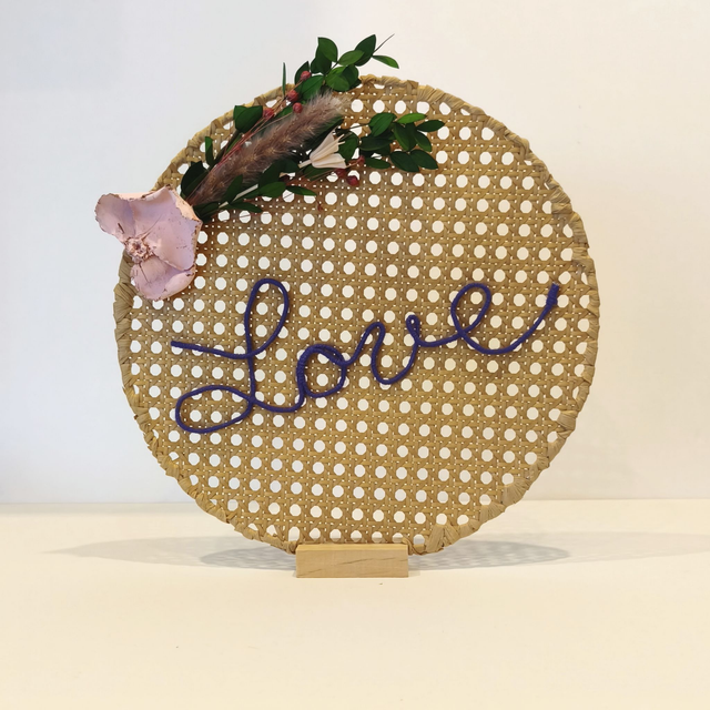 🌸 À Fleur de Love – Couronne florale en rotin