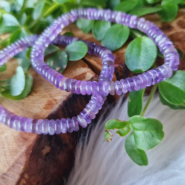 Amethyst disc shaped beaded bracelet 