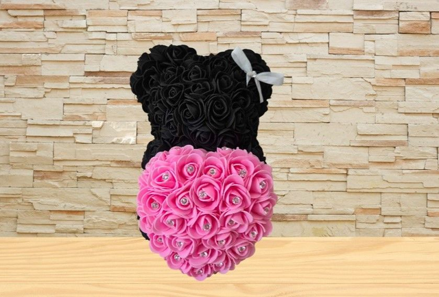 Ourson en rose artificielle  et son coeur