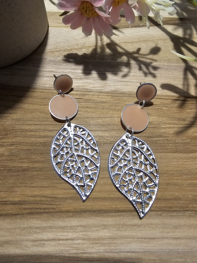 Légèreté Bohème "Éclats de Feuilles"– Boucles d’oreilles feuille ajourée