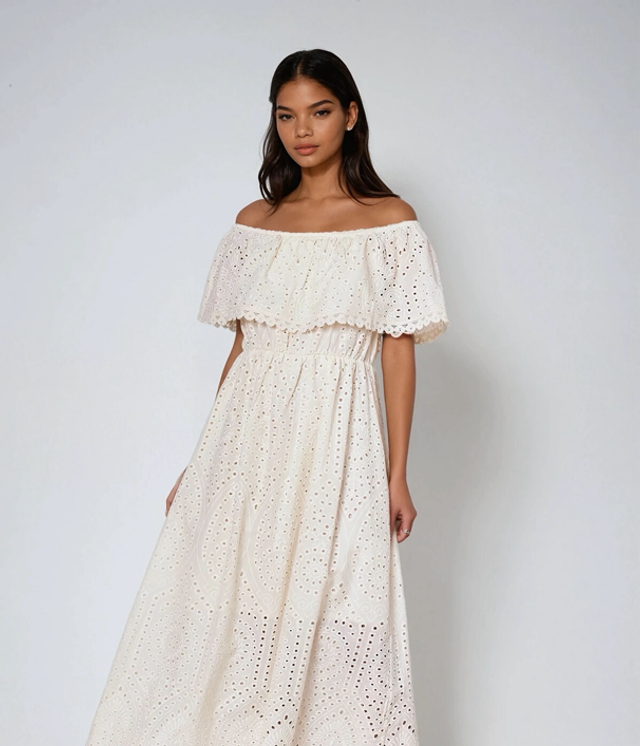 58-5. Robe longue en broderie anglaise