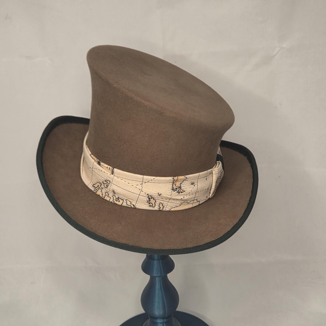 Haut de forme incliné en feutre de poil épais