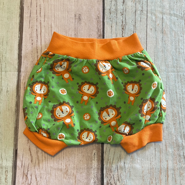 Sommershort, Größe 80, Löwe
