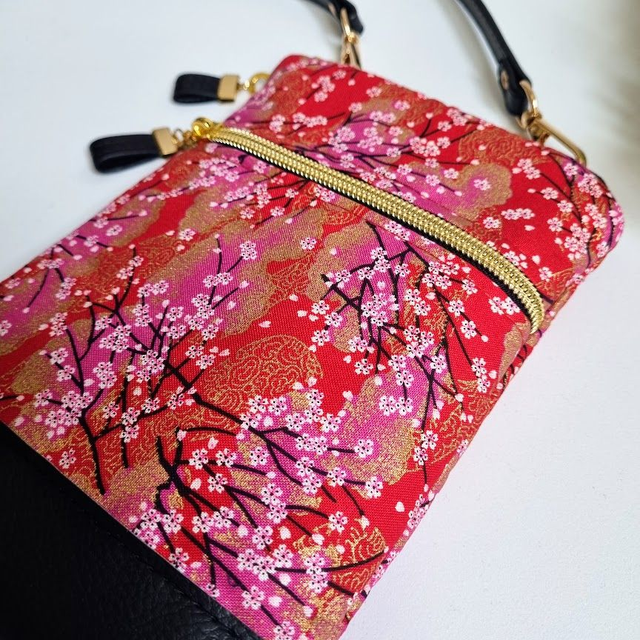 Mini-sac pour téléphone "Akina" rouge & simili cuir noir