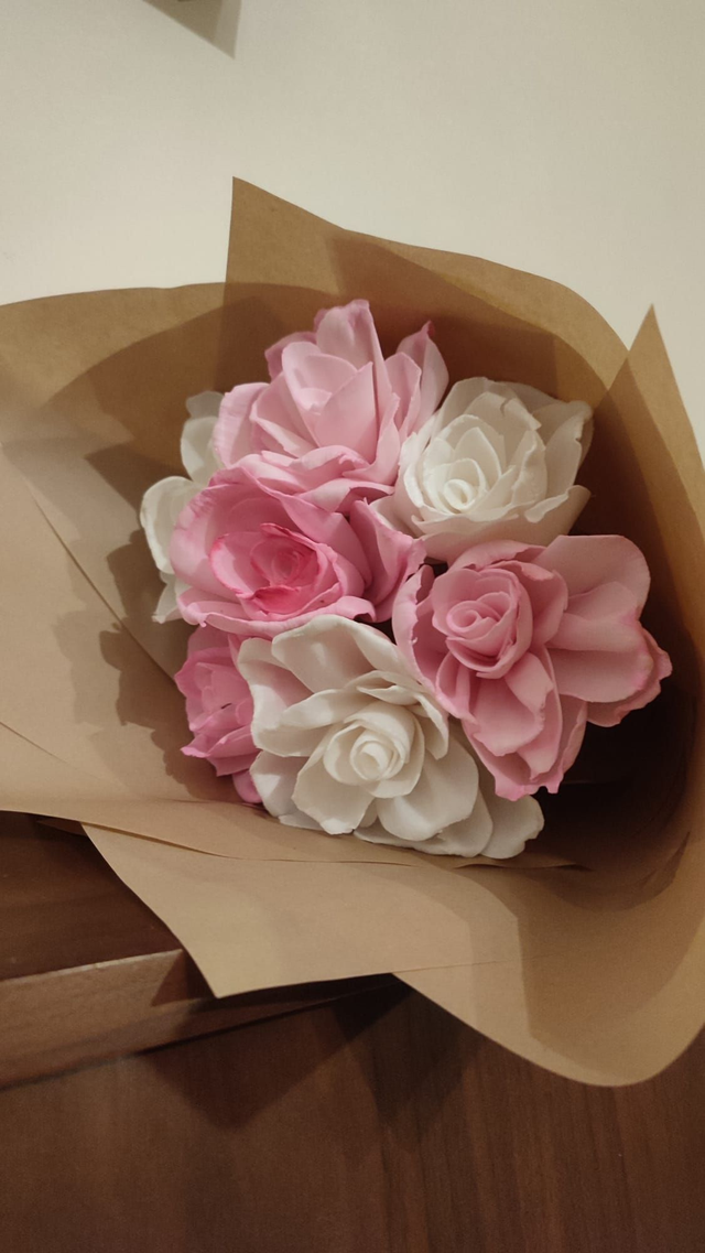 Bouquet de roses en bois de sola - fait main en France