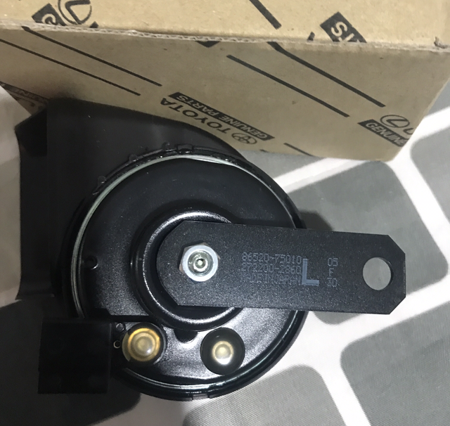 CT200 Horns x 2 + Repair kit - M24A - see M24B different code but check if to be sold together 