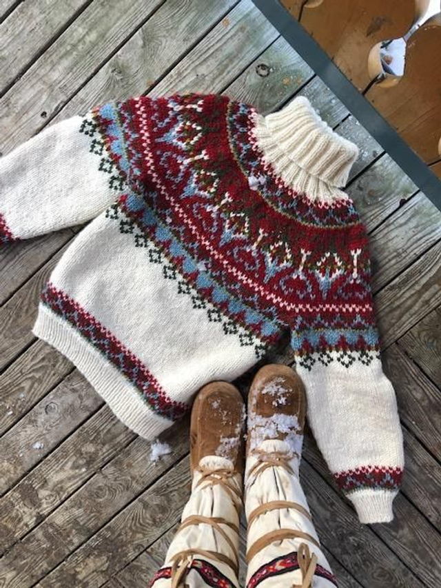 Alasuq Polar Sweater Kit - Col 39 (Red and White) - Wool &amp; Pattern - Linka Neumann