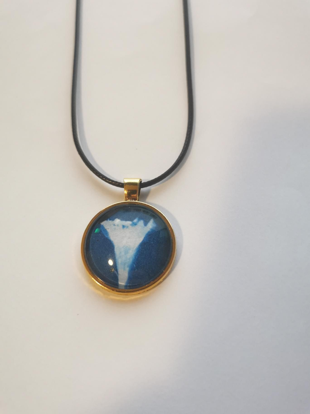 Médaillon doré Ipomée et son cordon