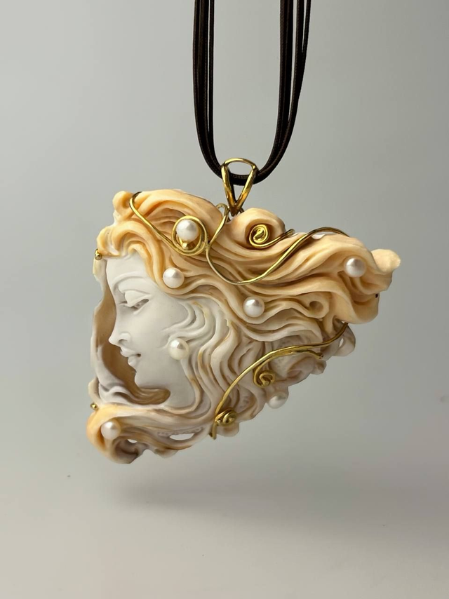 Pendente Cammeo Dama dell’Alba dai Capelli di Rugiada