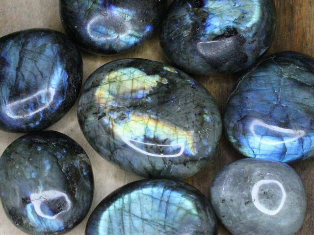 LB • Labradorit großer Trommelstein 