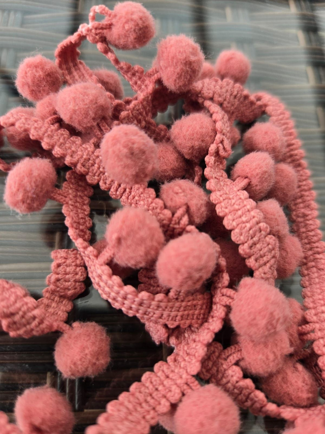 Galon pompon vieux rose 75 cm