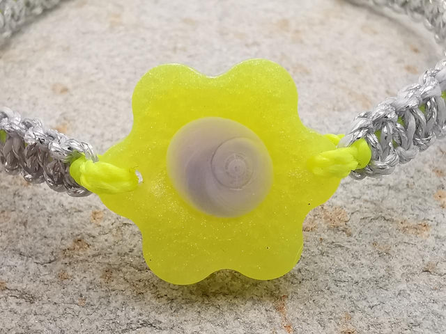 BCO-016 Bracelet petite fleur jaune et argent 