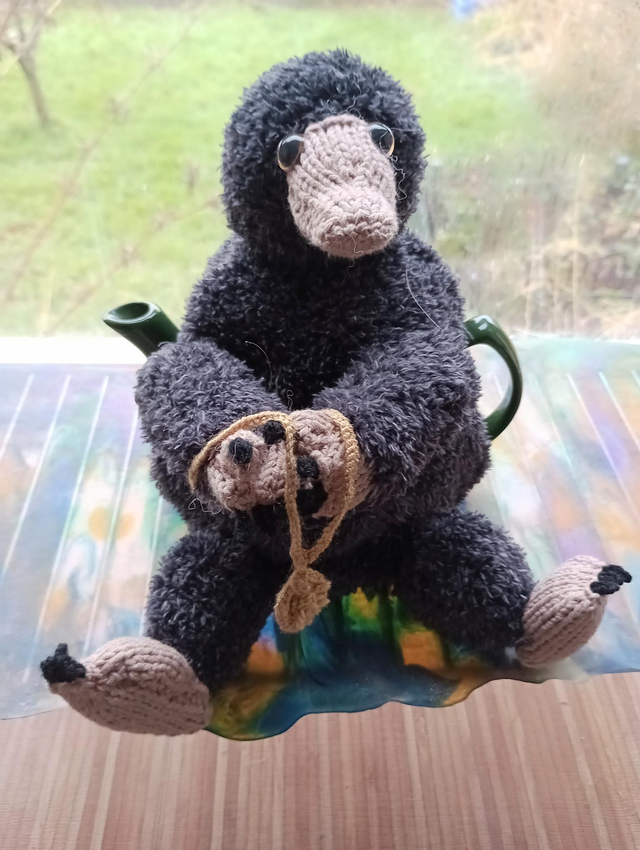 Niffler tea cosy 