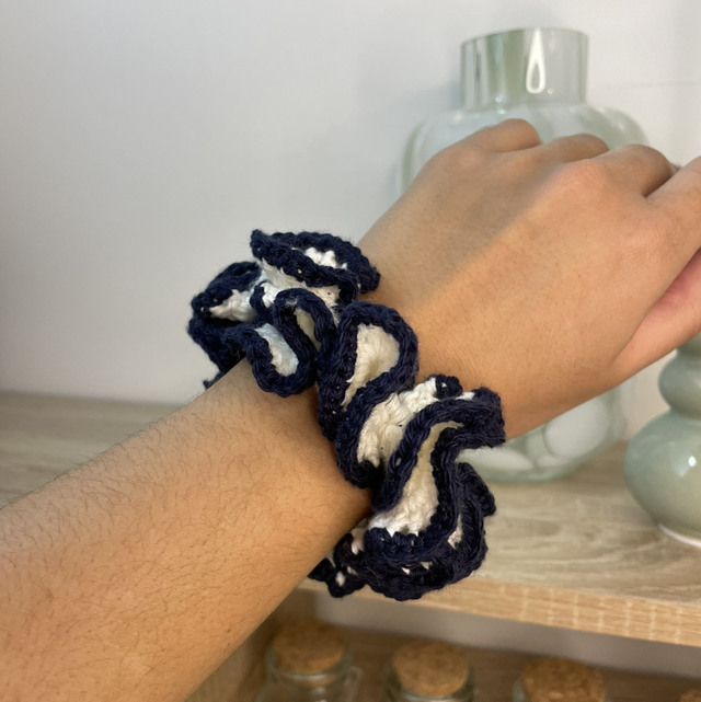 Chouchou au Crochet écru & bleu