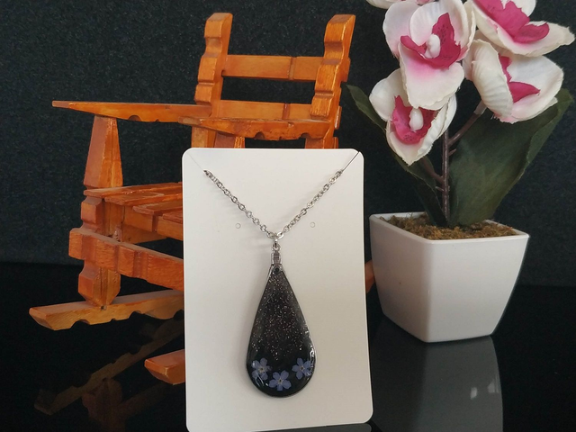 Collier nuit étoilée aux fleurs de Myosotis