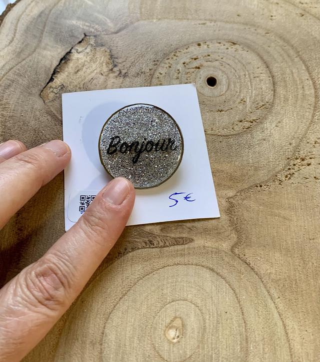 Broche à paillettes