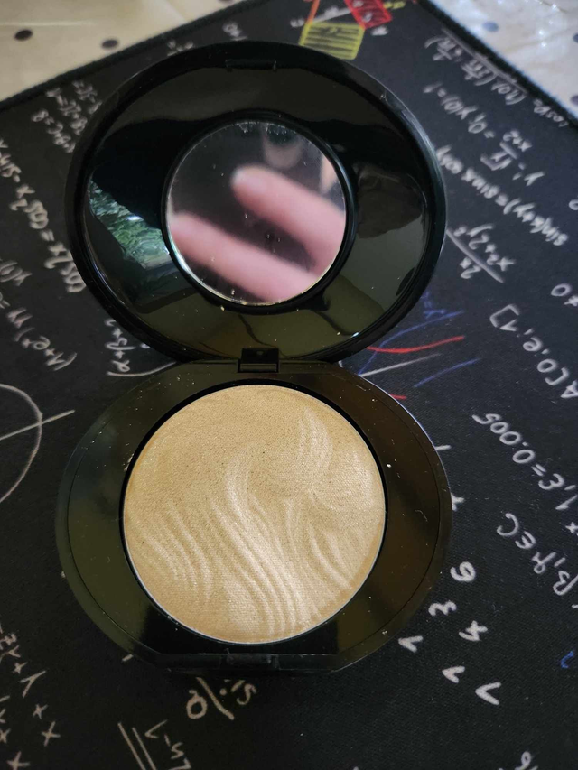 POUDRE COMPACTE ILLUMINATRICE 