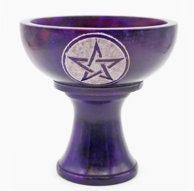 Vuolukivinen tahrakulho jalustalla pentagram