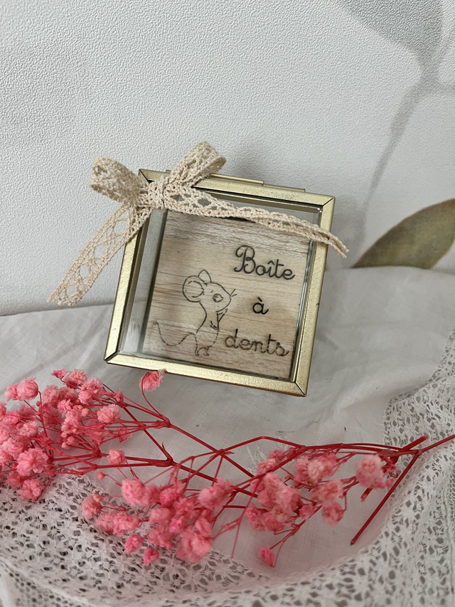 Boîte à dents en verre et métal