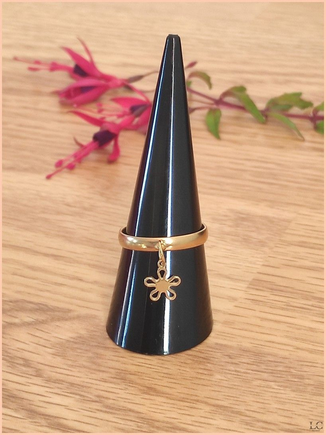 Bague réglable 3mm, acier inoxyable doré, avec breloque