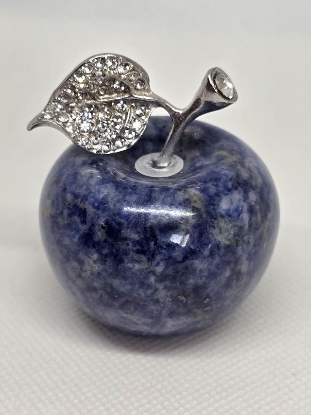 Sodalite en forme de pomme 