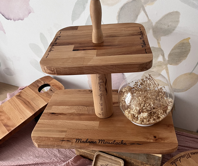 Planches et présentoir sur mesure avec logo  