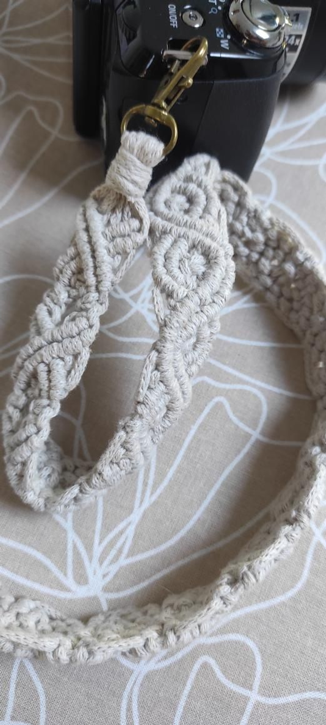 Lanière en macramé mousqueton en métal