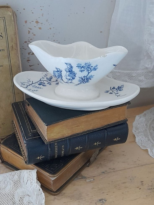 Dinette ancienne saucière Petit Chaperon rouge Gien