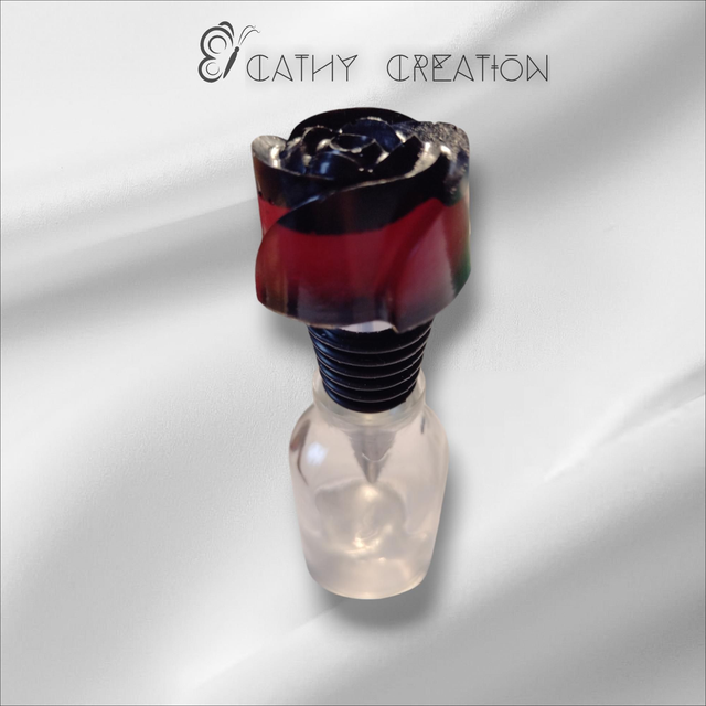 Bouchon en forme de rose rouge et noir