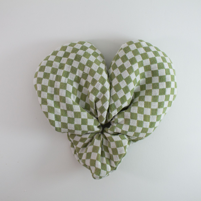 Scrunchy cœur XXL – Motif vichy vert sauge