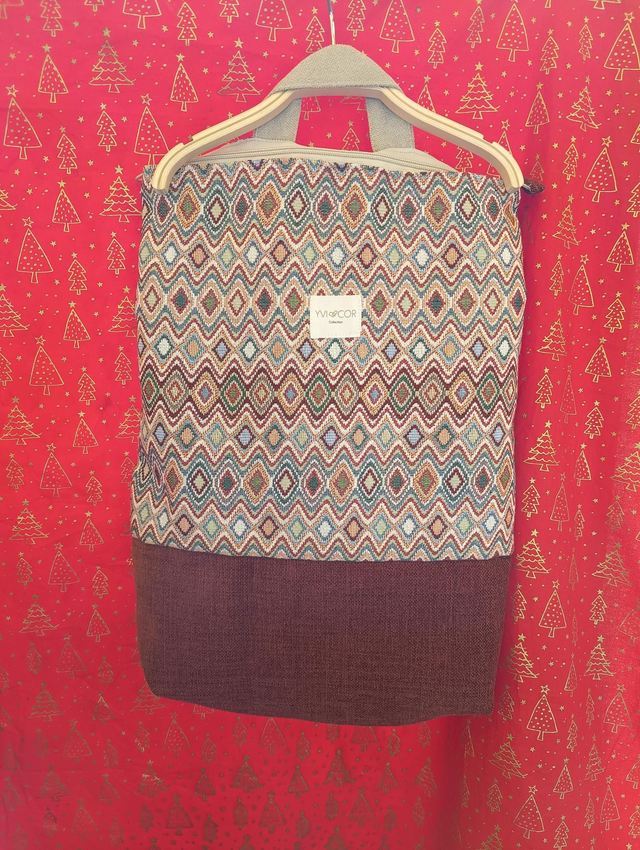 Mochila artesanal de tejido geométrico