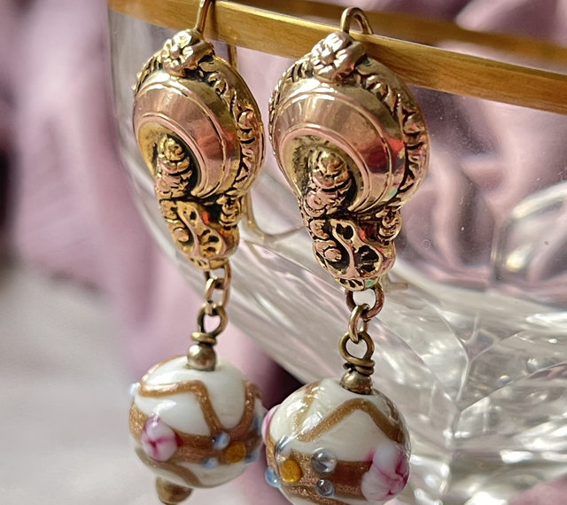 Antike Schaumgold Ohrringe mit Glasperle