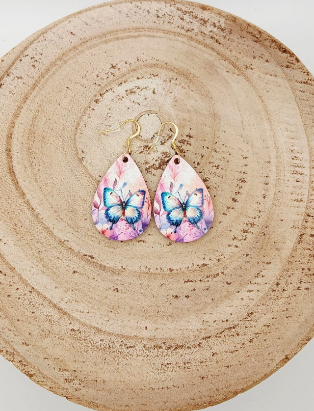 Boucle d&#039;oreilles larme sublimée papillon
