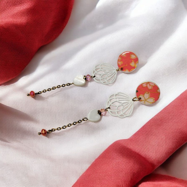Boucles d'oreilles pendantes motifs japonais corail