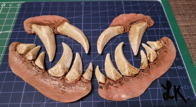 Paire de prothèse de dents en latex spécial peau, faite main, peintes, unisexe, adulte et enfants 