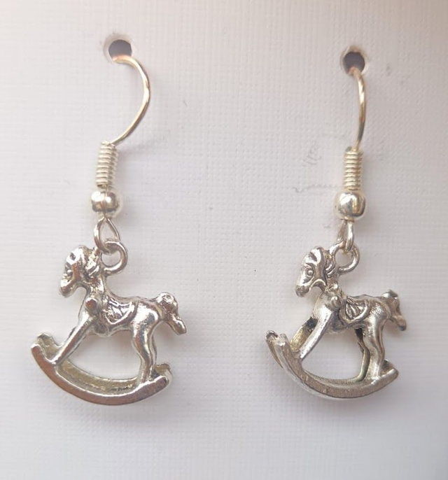 Korvakorut, keinuhevoset - Earrings rocking horse