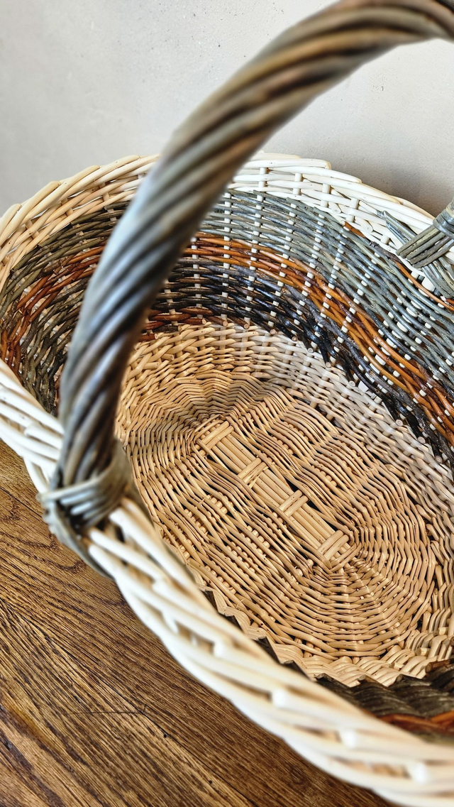 Panier ovale en osier naturel brut et blanc