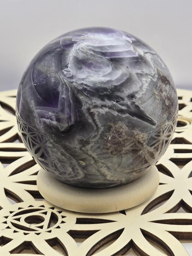 Améthyste chevron forme sphère