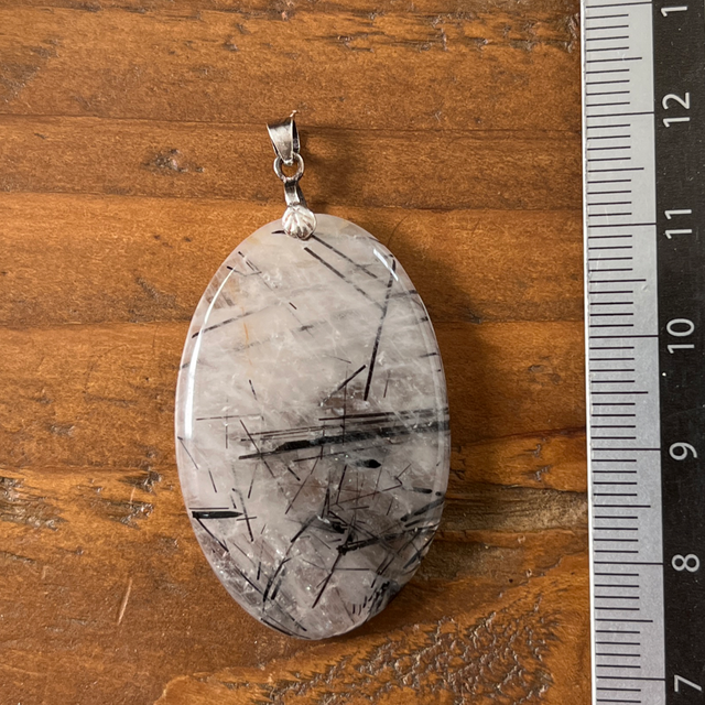 Pendentif en Cristal de Roche avec inclusions de Tourmaline Noire
