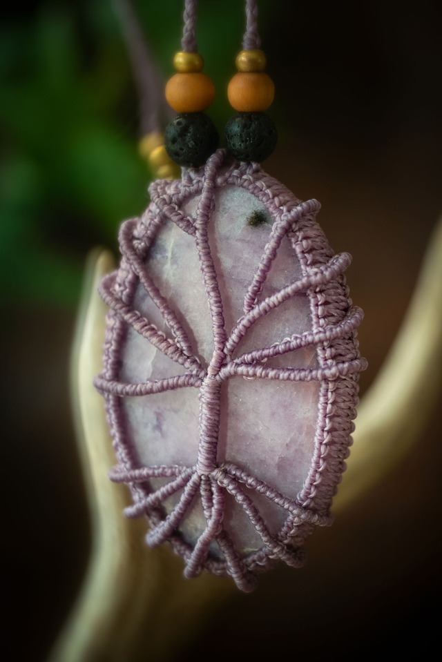 Arwen - Collier avec Lépidolite