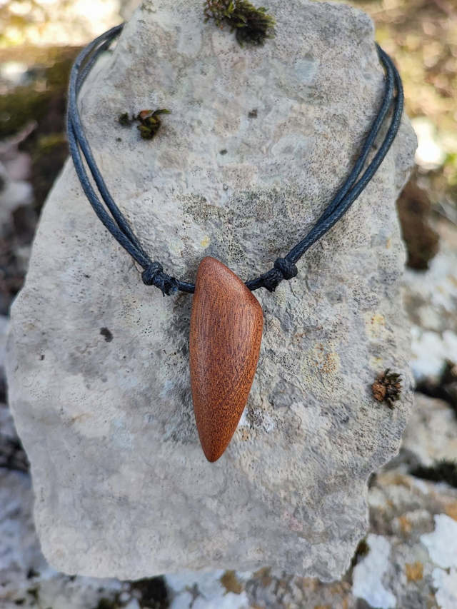 Pendentif en Bois d'Acajou Sapelli 