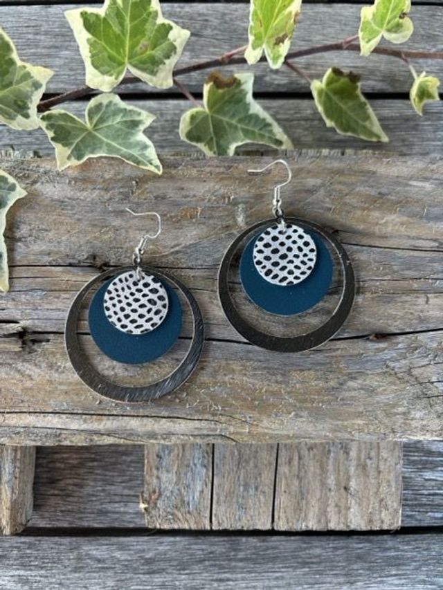 Boucles d'oreilles en cuir - Modèle Moshi argenté