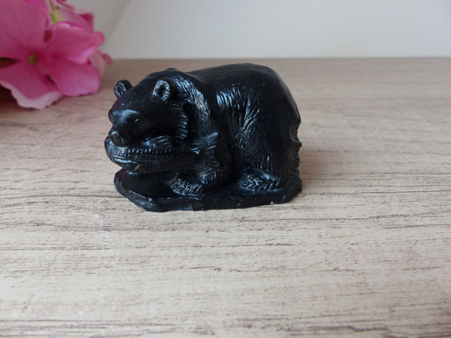 Figurine Ours Miniature avec un Poisson, Figurine en résine d&#039;ours Canada, Figurine Ours Cadeau Chasseur, Pêcheur, Art Inuit, Vintage