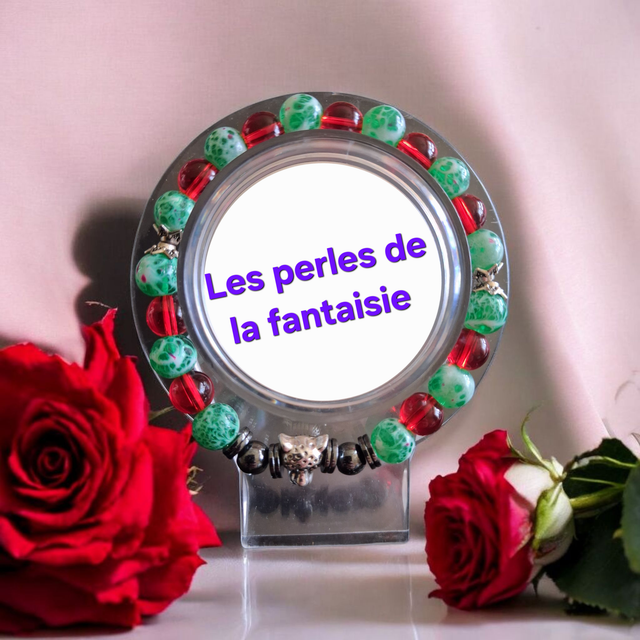 Bracelet perles de verre, perles hématite,breloque centrale léopard