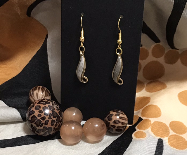 Grey Dangling Earrings - GRDE01