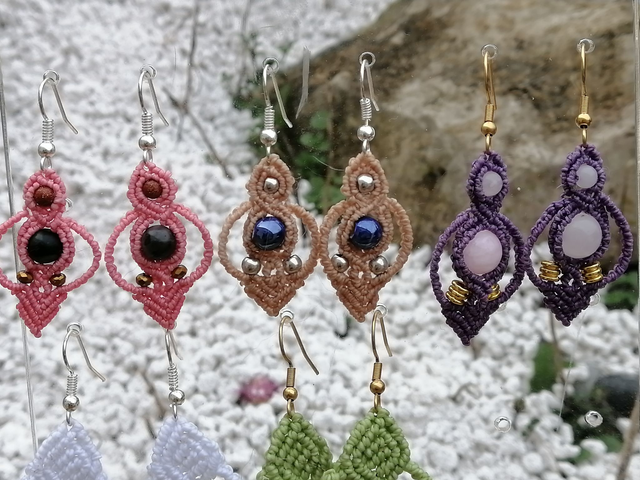 Boucles d'oreilles en micro macramé et pierre naturelle