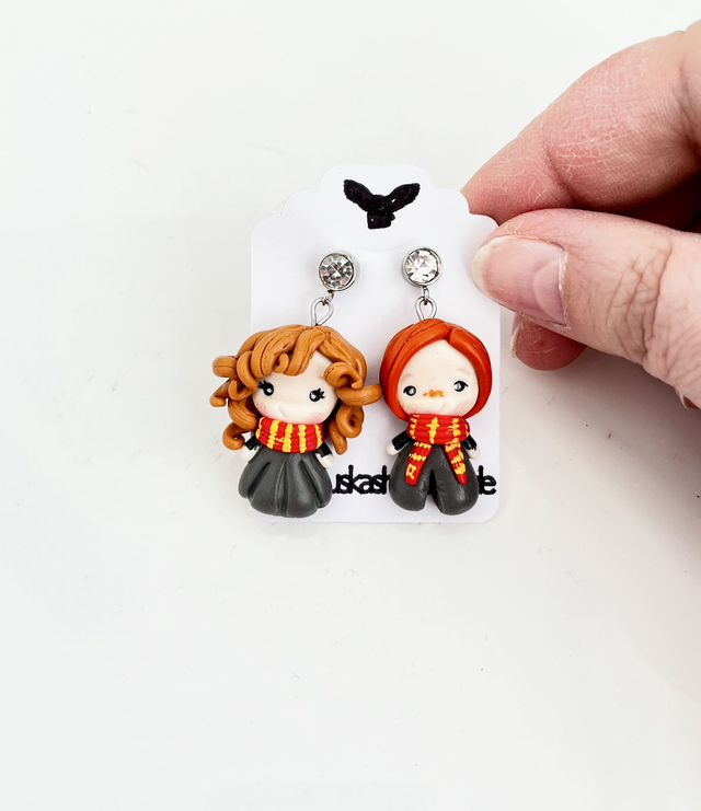 Orecchini a lobo pendenti fan art in stile chibi con strass bianco e perni in acciaio inossidabile