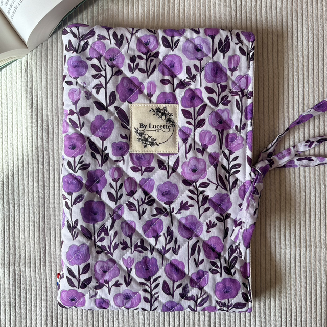 Pochette à livre matelassée fleurs mauve
