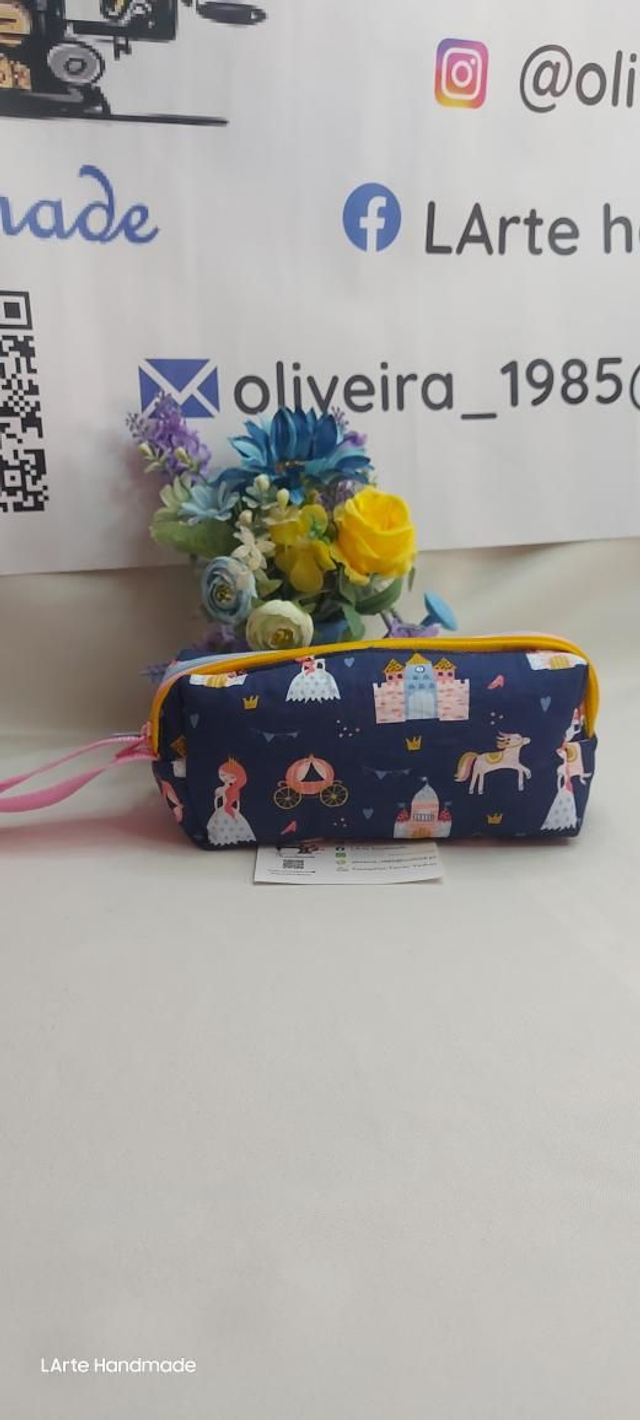 Estojo escolar triplo unicórnio 