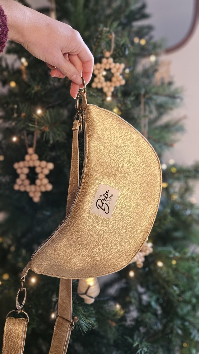 Sac demi-lune simili cuir doré